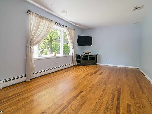 4th image of 5 Cedar Ter