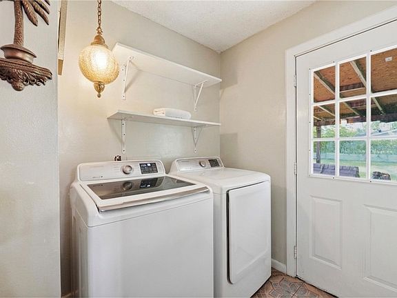 2nd image of 510 SE 10th St