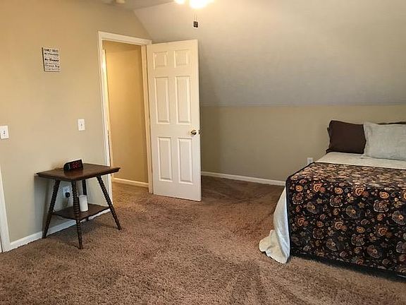5th image of 106 Warren Cir