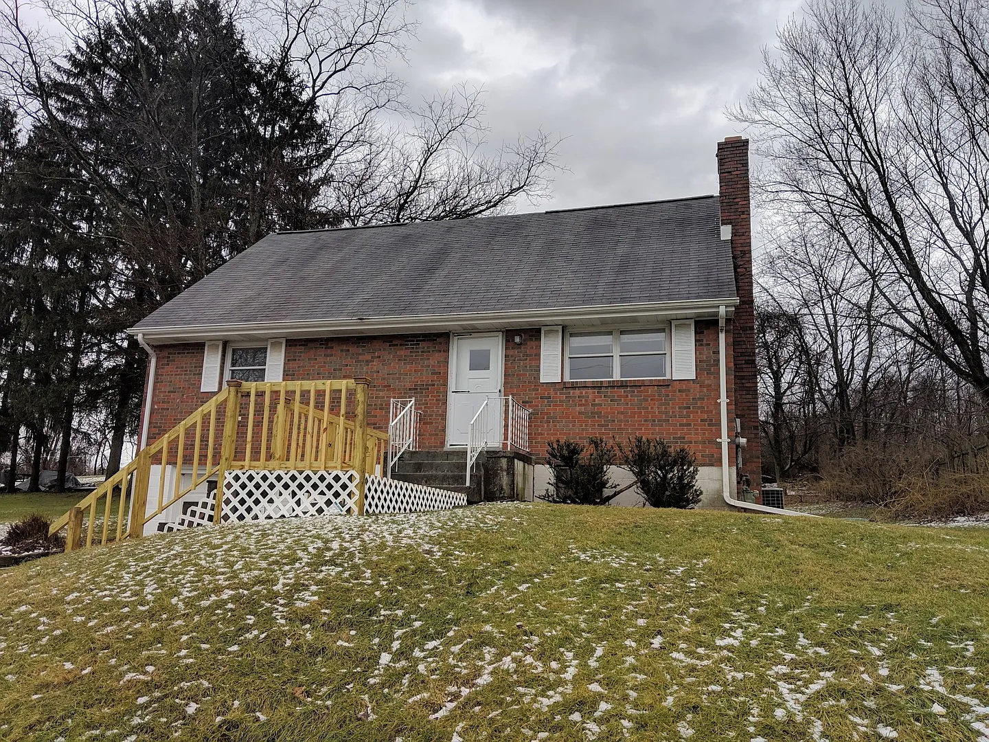 2524 Hill St photo 1