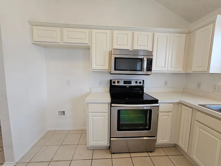 1128 Marshall Dr — Photo 13
