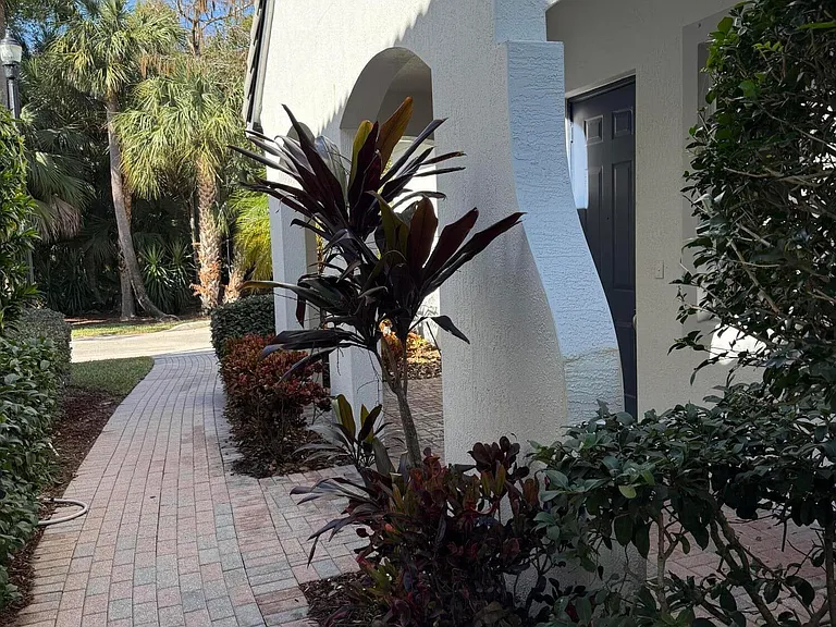 233 Evergrene Pkwy — Photo 2
