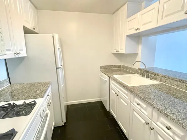 350 West 43rd Street image 10 of 17