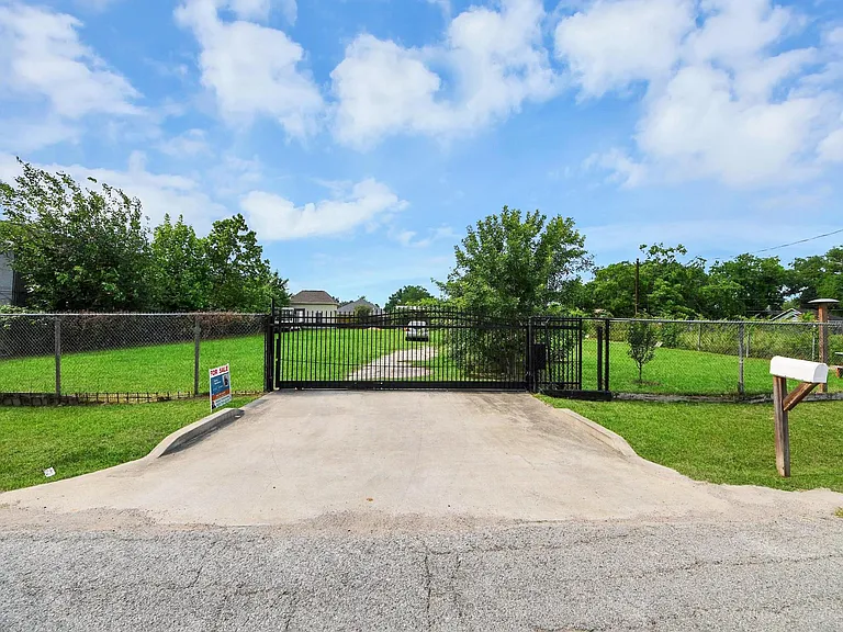 2608 Bostic St — Photo 6