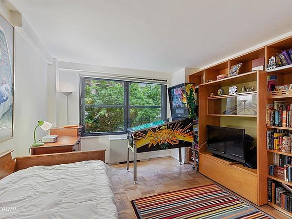 4th image of 225 E 57th St APT 2G