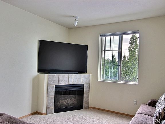 3rd image of 18615 101st Avenue Ct E