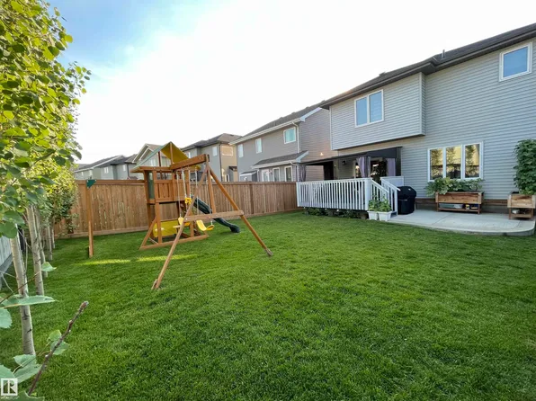30 Autumnwood Cres, Spruce Grove, AB T7X 0J3