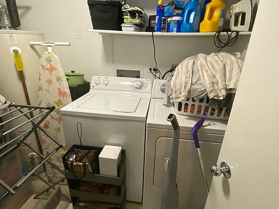 2nd image of 932 W Wrightwood Ave APT A1