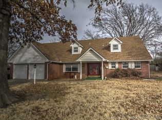 5622 SE Cornell Dr, Bartlesville, OK 74006