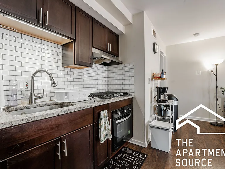 1501 W Fullerton Ave #2R — Photo 6