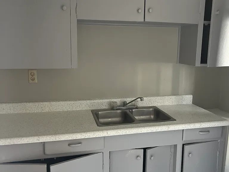 1202 E 37th St #3 — Photo 3