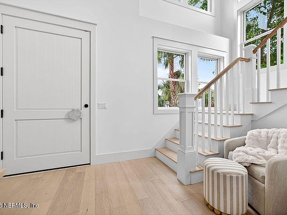 5th image of 569 MYRA Street