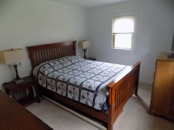 4th image of 866 E Haseltine St