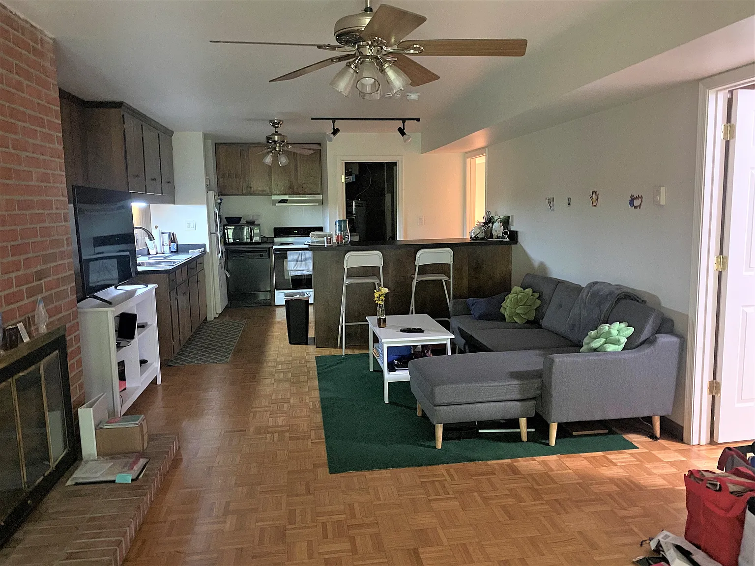 Inglewood Drive - C — Photo 4