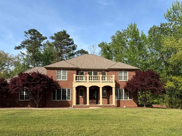 1918 Erskine Dr, Florence, AL 35630