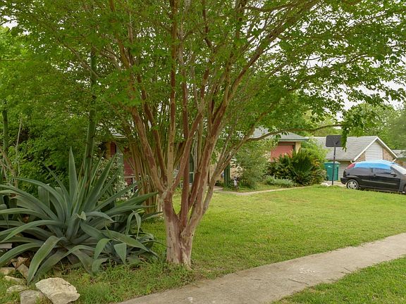 2nd image of 12219 Lucky Oaks St