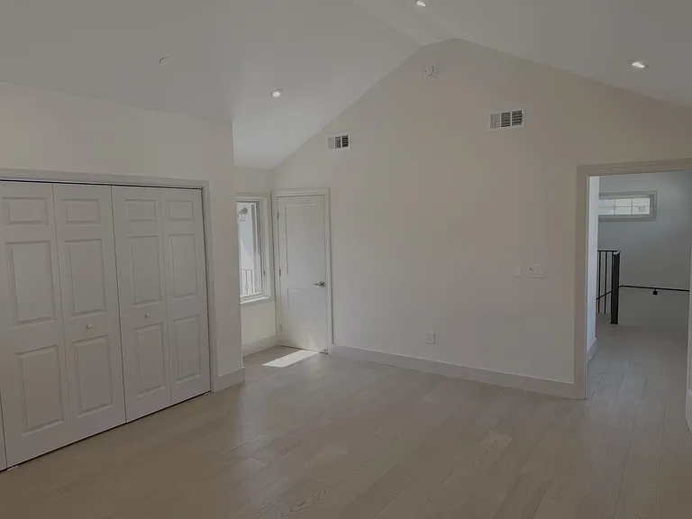 9 Gresham Ln — Photo 9