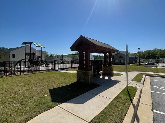 4th image of 205 Sullivan St