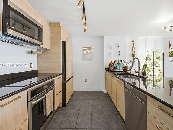 3rd image of 50 Biscayne Blvd APT 2911