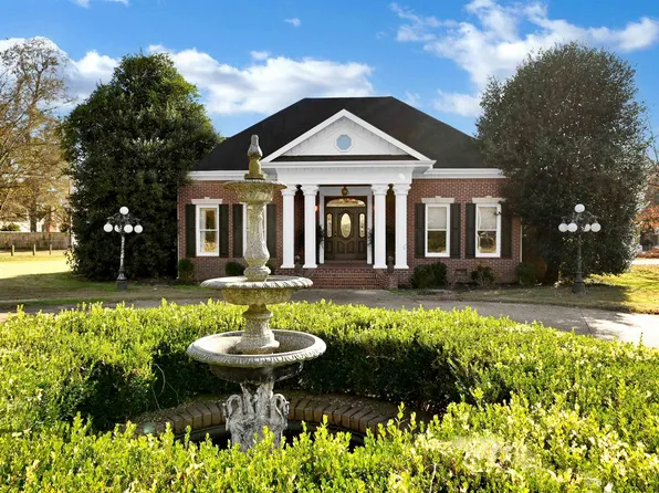 2642 College St, Courtland, AL 35618