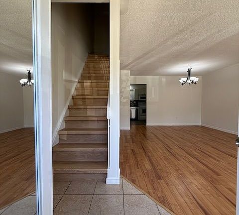 3rd image of 475 Sandringham Cres #39