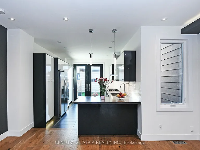 10 Palmerston Ave — Photo 7