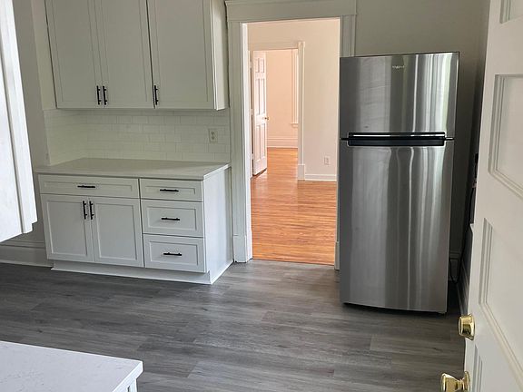 3rd image of 2001 Grand St NE Unit 2