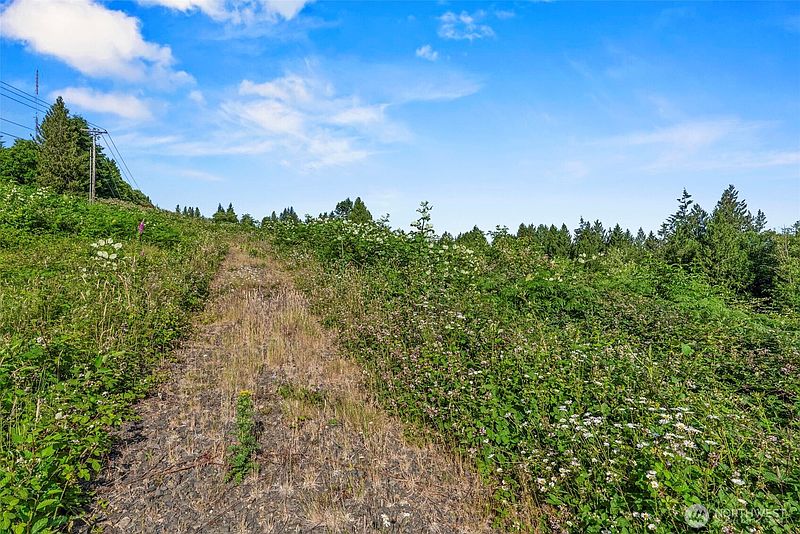 3rd image of 1015 Lone Oak Road