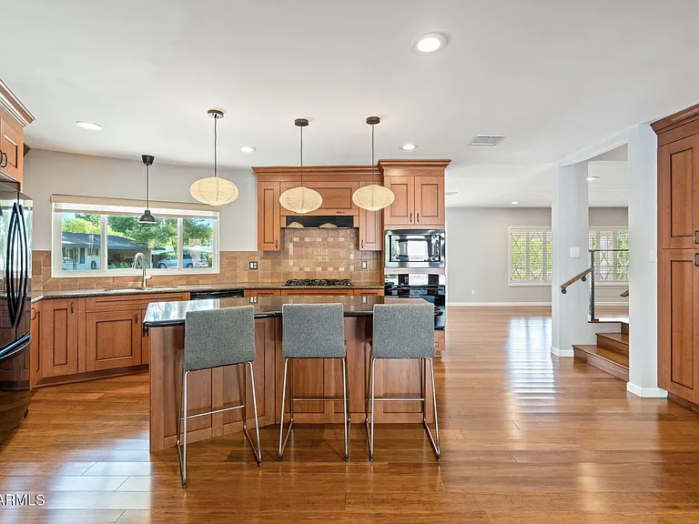 2054 E Rancho Dr — Photo 15