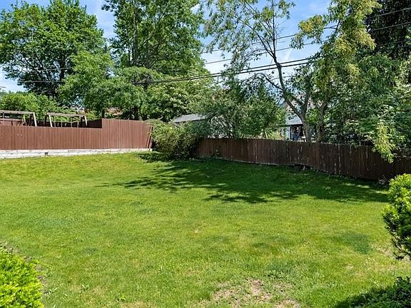 3rd image of 1800 Shaler Dr