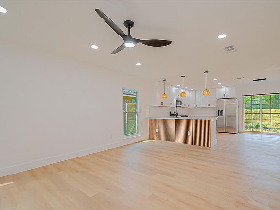 5th image of 3010 Bandell Dr