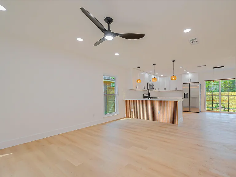 3010 Bandell Dr — Photo 5