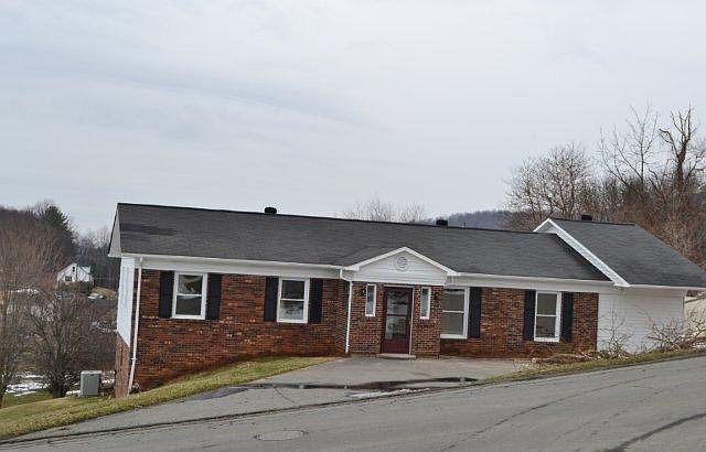 1st image of 325 McConnell St