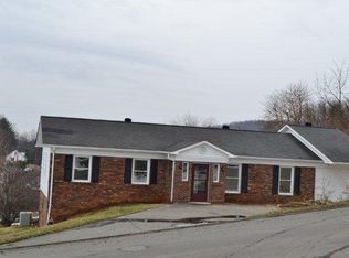 325 McConnell St, Jefferson, NC 28640