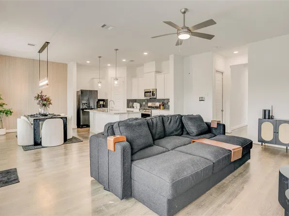 8926 Covenant Pl, Houston, TX 77055