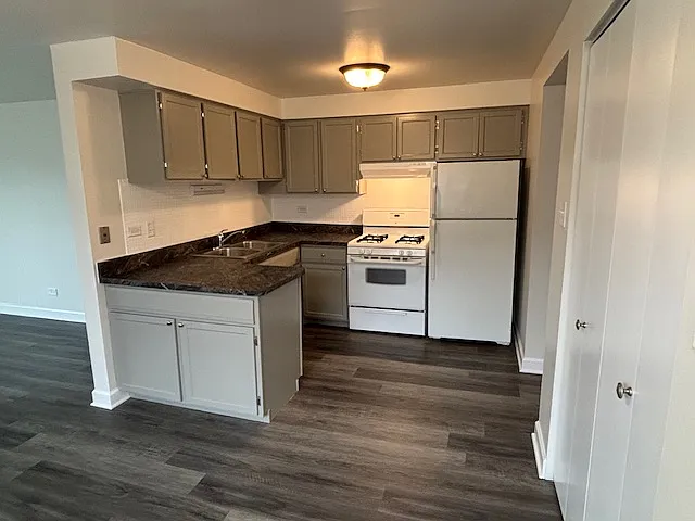 2 bed, 950 sqft, $1,550 — Photo 2