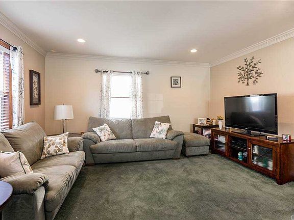 3rd image of 7 Chase Ln