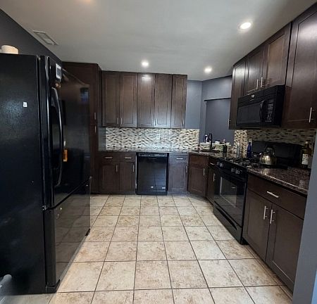 2nd image of 80 Farnham Sq