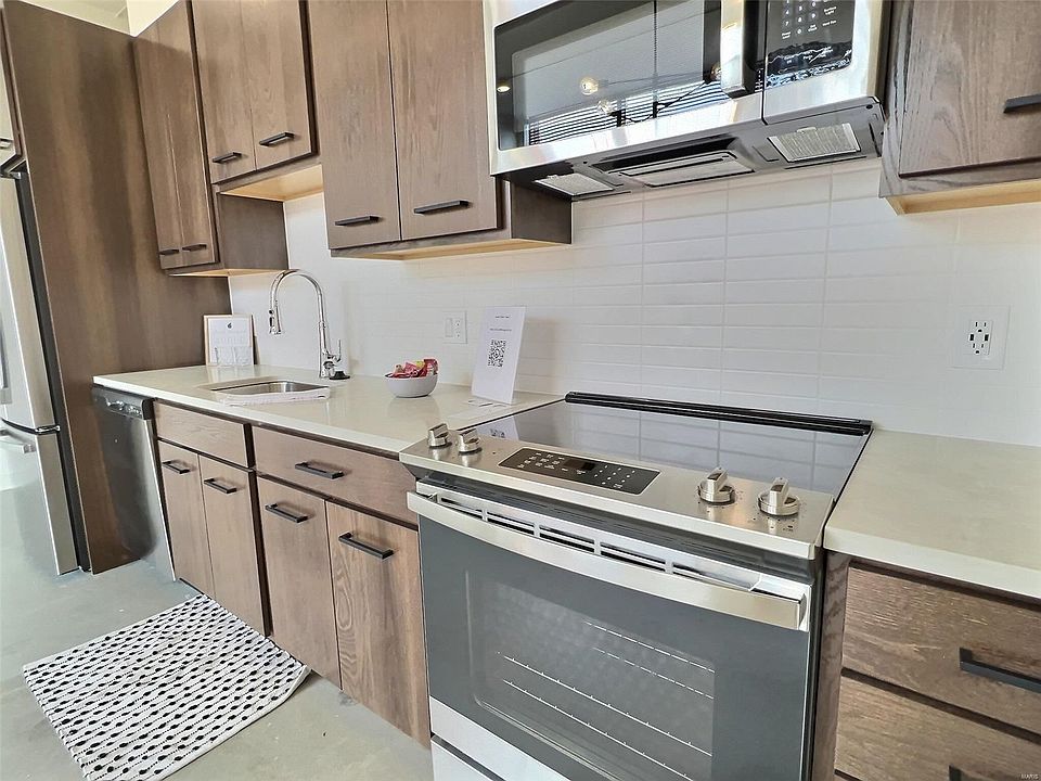 1st image of 300 S Broadway #312