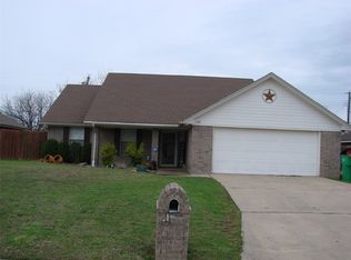 1110 Oxford Dr, Gainesville, TX 76240