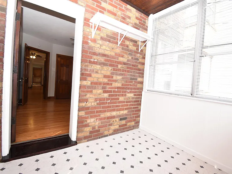 6358 Bancroft Ave — Photo 12