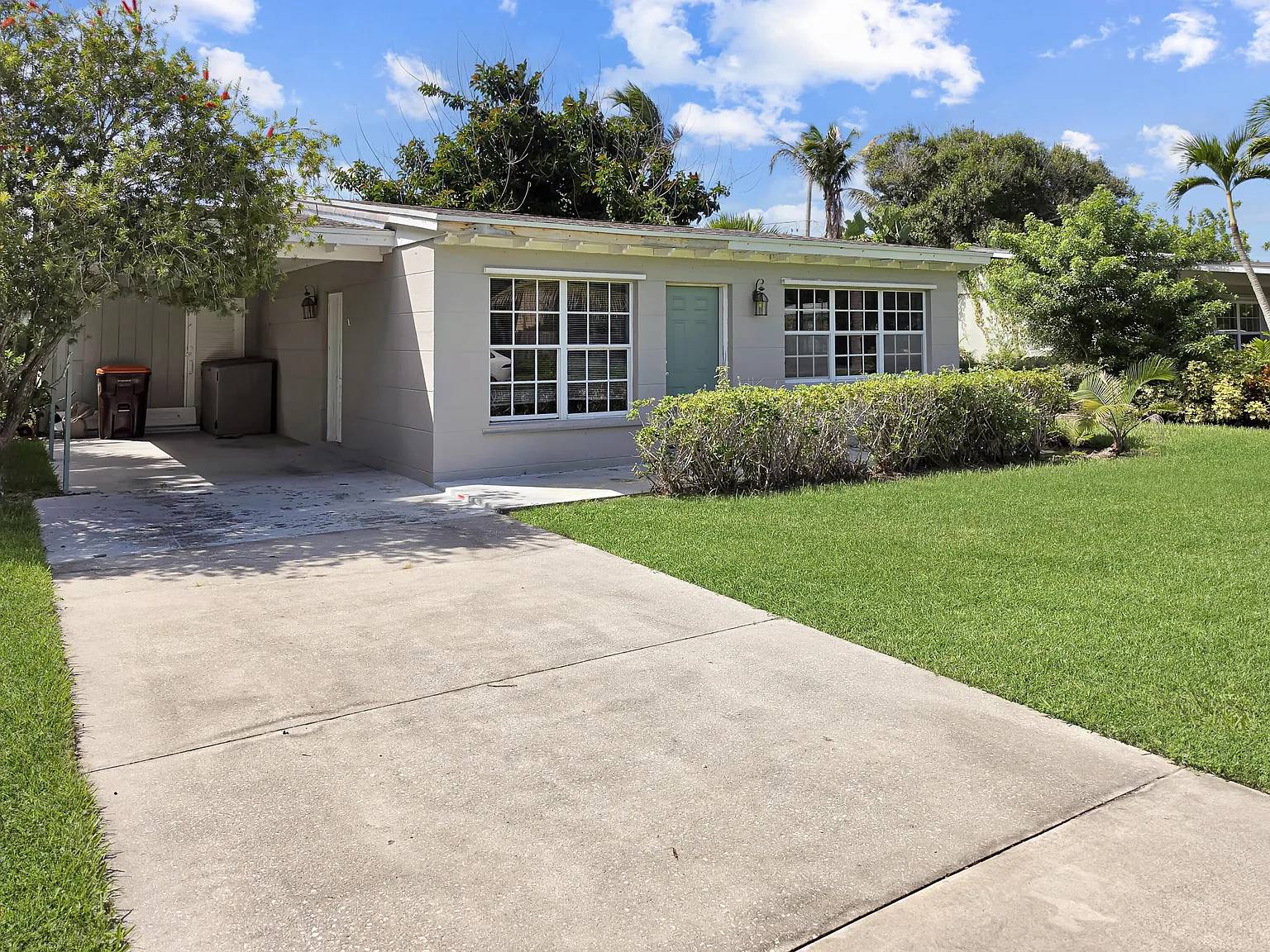 2 bed, 1.0 bath, 918 sqft, $1,700 — Photo 2