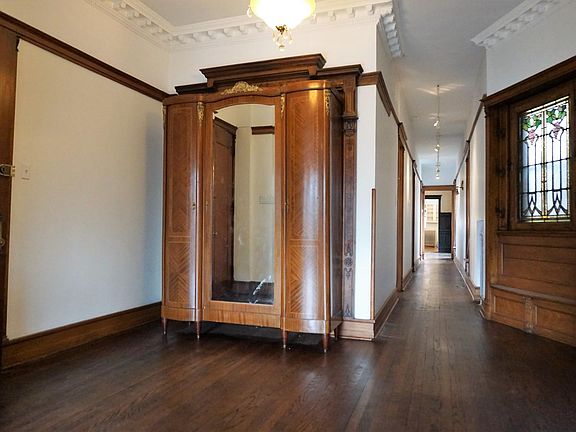 5th image of 544 W Fullerton Pkwy APT 3