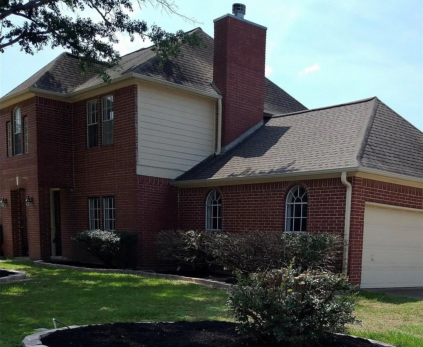 4 bed, 2.5 bath, 2052 sqft, $2,100 — Photo 4