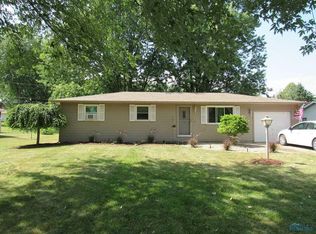 105 Greenlawn Dr, Hicksville, OH 43526