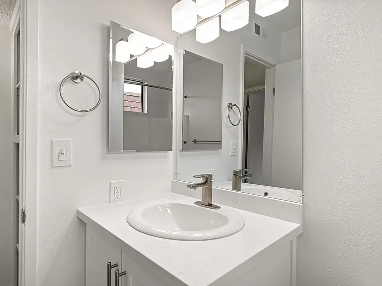 Terre at Lexi — Photo 10