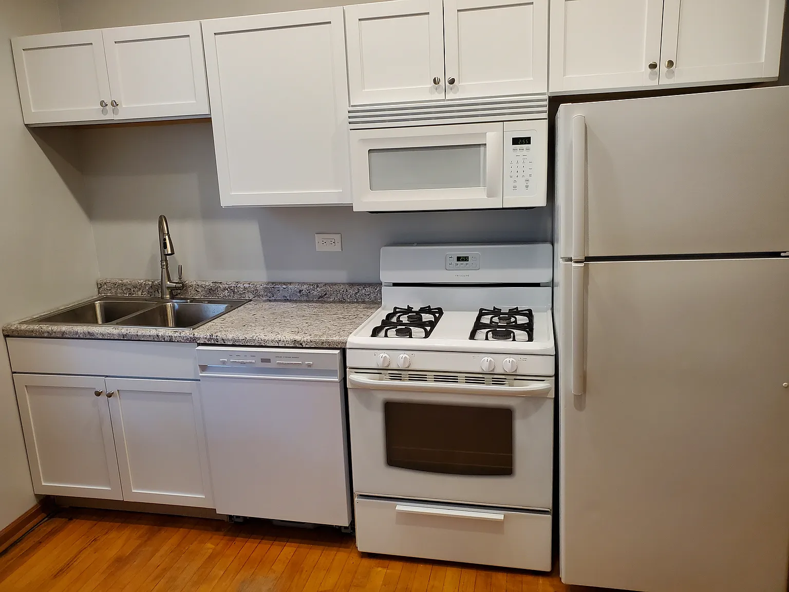 2 bed, $1,800 — Photo 3