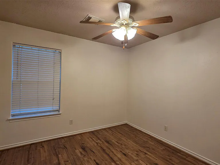 10635 Royal Cavins Dr — Photo 9