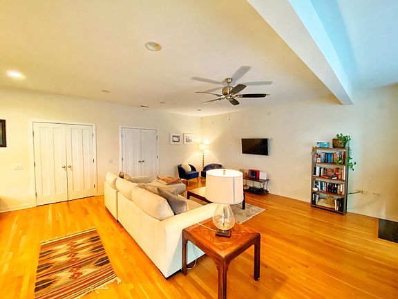 5th image of 1814 W North Ave Unit 302