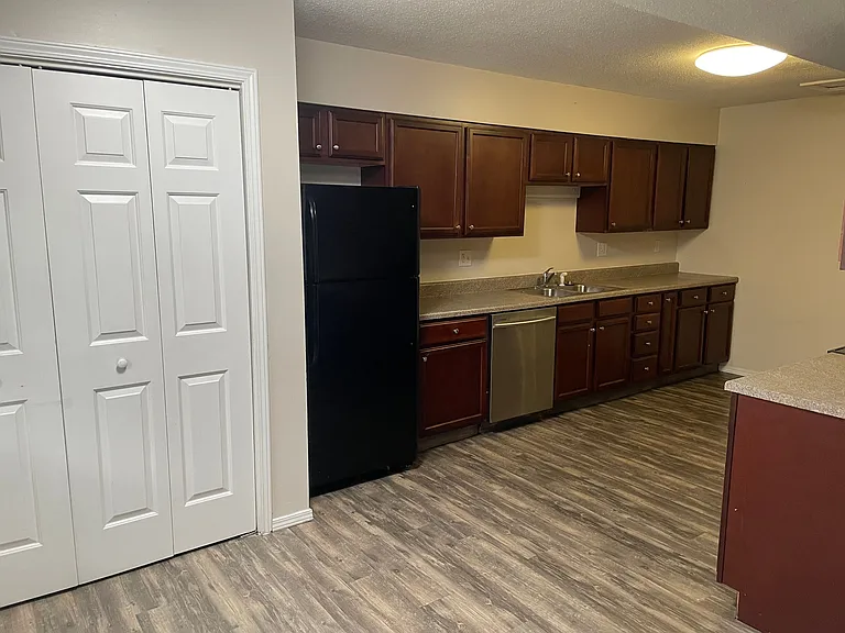 504 N Beadle Dr #C — Photo 6